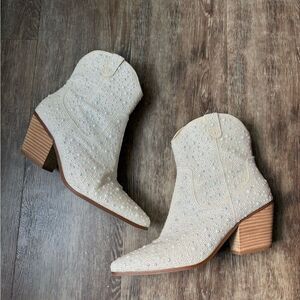 Betsey Johnson Betsey Johnson EMORY Ankle Bootie Pearl Iridescent white cow girl